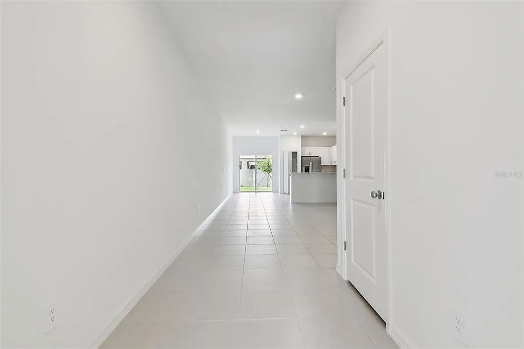 3 bed, 2.5 bath, 1634 sqft, $2,000 — Photo 4