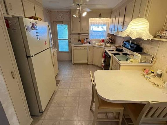 4th image of 4208 Royal Manor Blvd