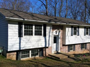 34 Roxbury Dr, Athens, OH 45701