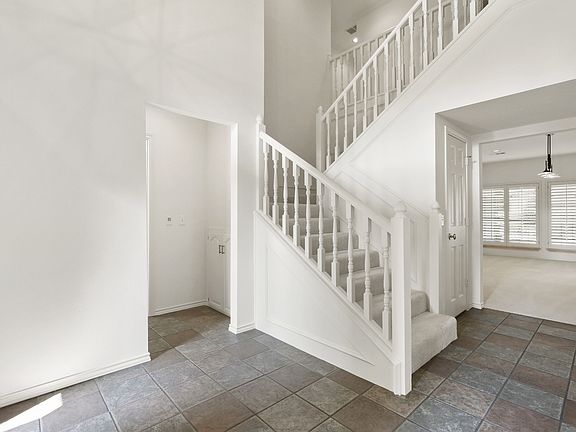 4_04_foyer.jpg