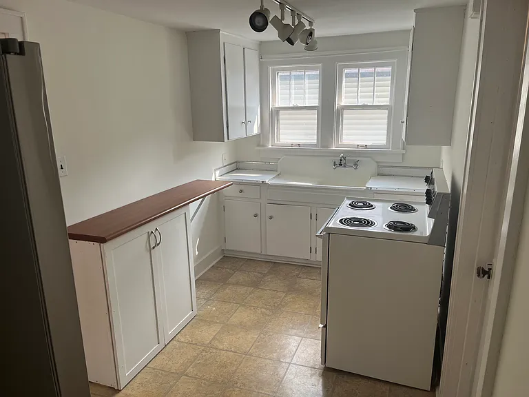 912 Wayne St — Photo 5