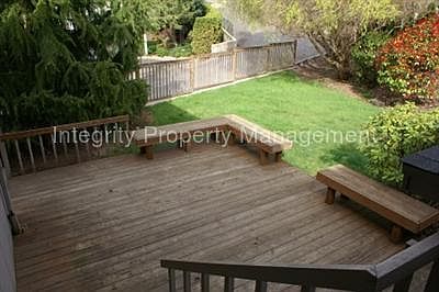 4th image of 2705 Soundview Dr W