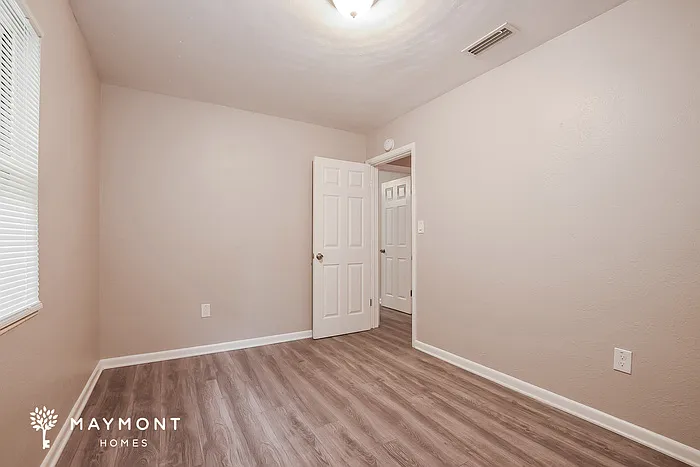 307 Willard Ave — Photo 8