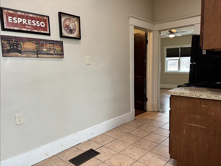 606 Amherst St #1 — Photo 5