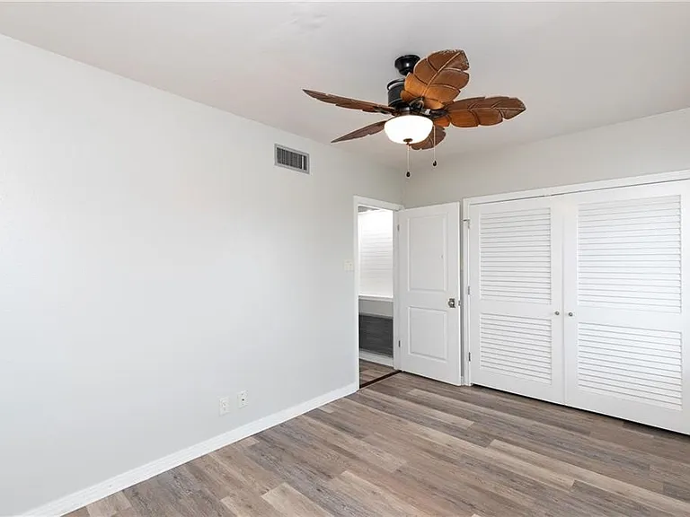 200 W Cotter Ave — Photo 37