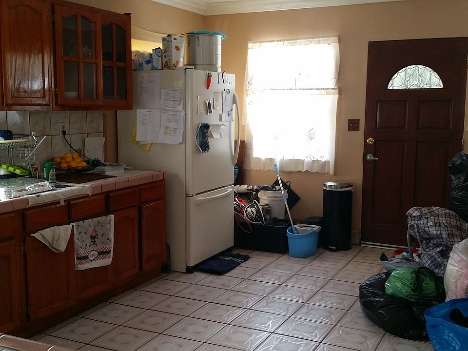 2nd image of 10921 Strathern St