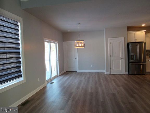 5th image of 133 Oxford Blvd