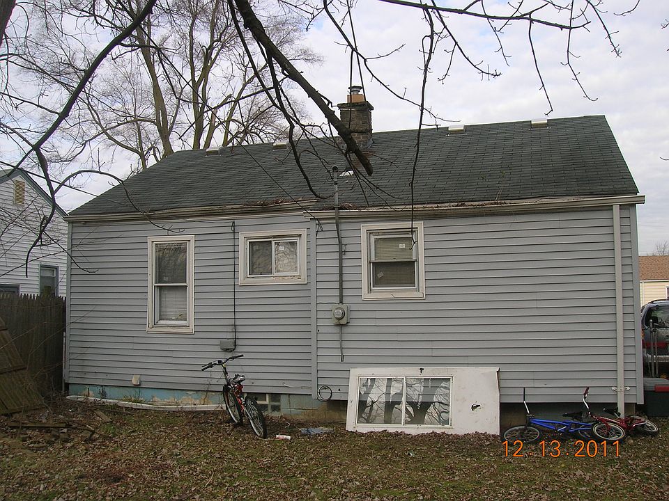 2nd image of 26069 Norfolk St