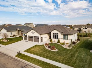 3001 Promontory Dr, Bismarck, ND 58503