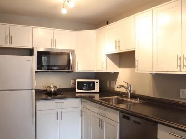 6440 139th Pl NE APT 8, Redmond, WA 98052