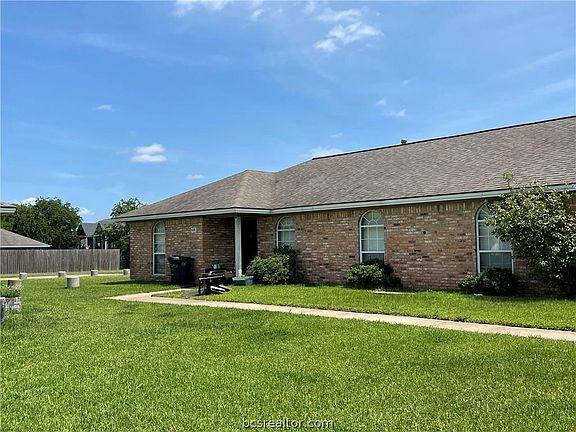 2nd image of 909A Camellia Ct #A