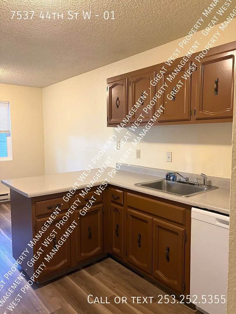 1st Month Free! Cozy 2 Bed/ 1 Bath Apartment in University Place $1,550/Mo. — Photo 4