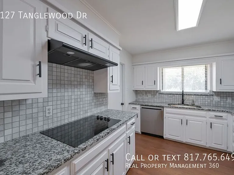 2127 Tanglewood Dr — Photo 8