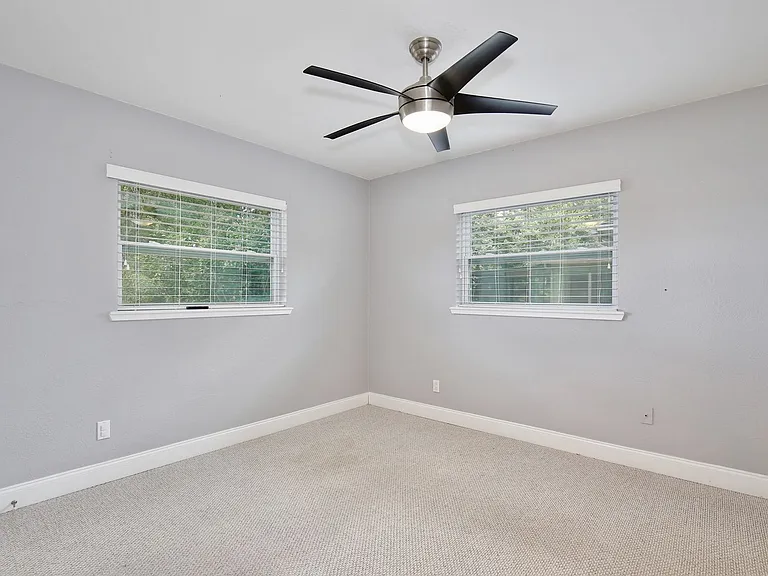 2401 Albert Lee Pkwy — Photo 13