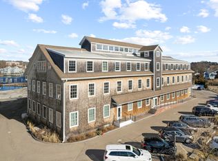 60 Willow St, Stonington, CT 06378