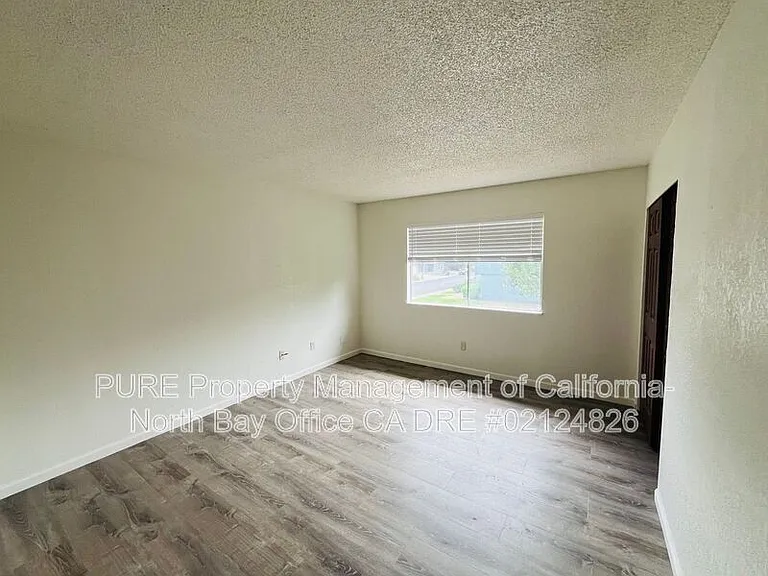 370 El Rio Ct #F — Photo 6