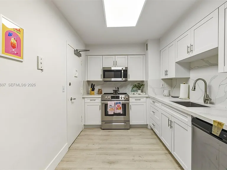 9195 Collins Ave #404 — Photo 11
