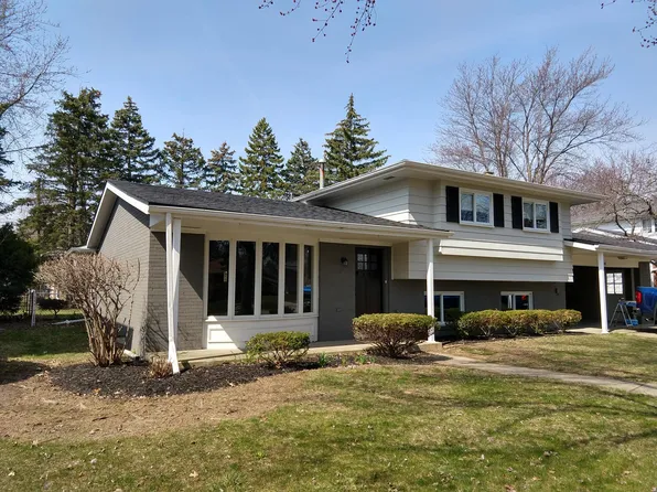 106 Twinbrook Dr, Perrysburg, OH 43551