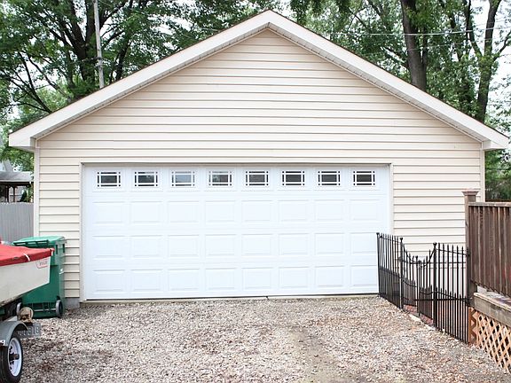 5th image of 27200 Campau Ln
