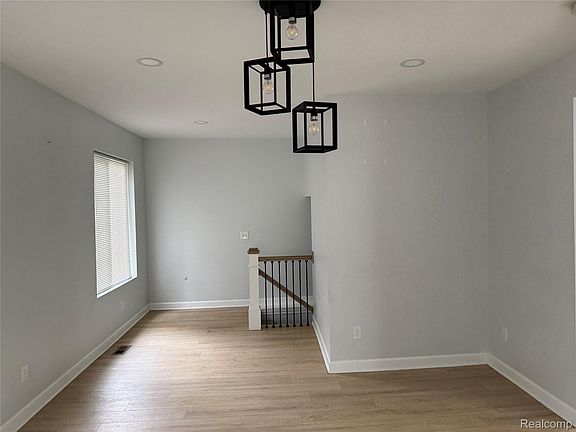 3rd image of 458 Hague St Unit 3