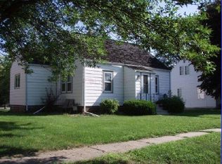 514 E 1st St S, Truman, MN 56088