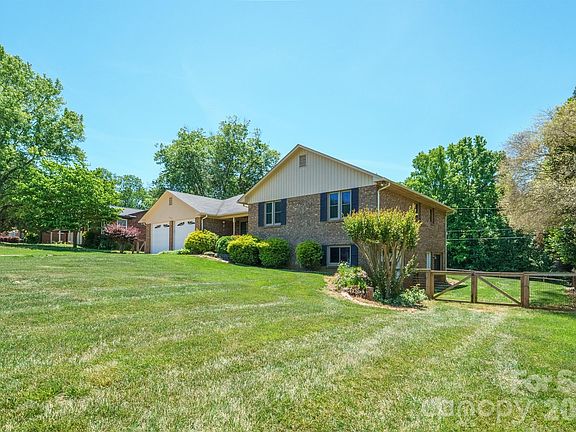 3rd image of 725 Sunridge Dr #18