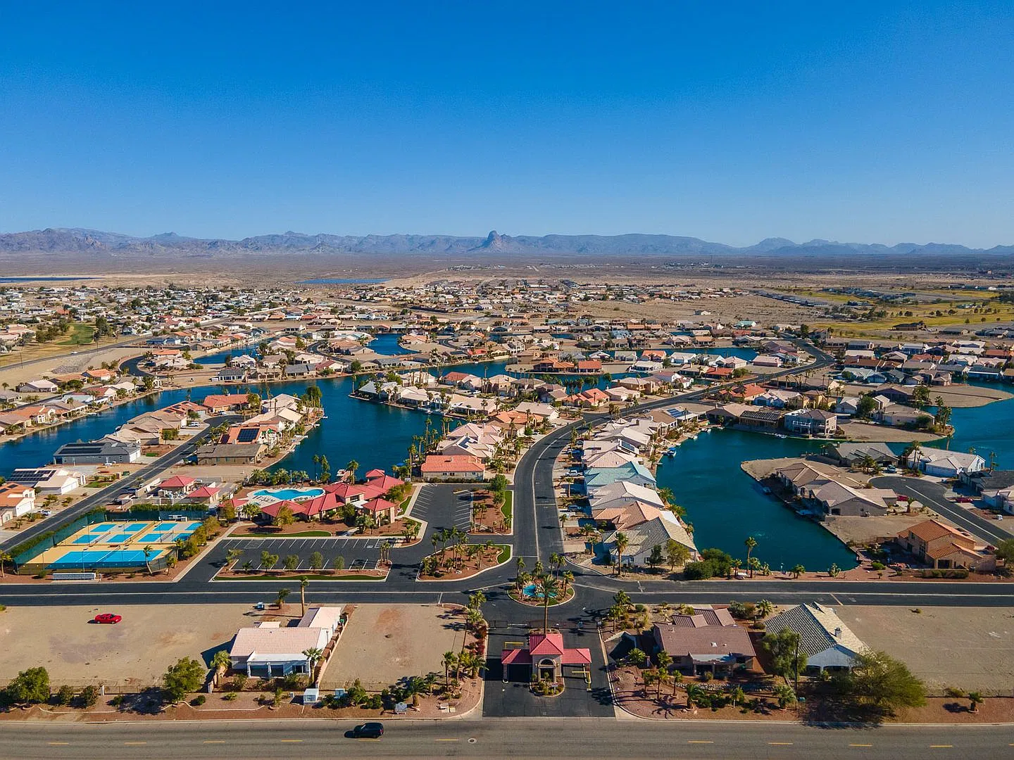 Custom Build Luxury Furnished Lakeview 3 Bedroom in Prestigious Los Lagos! Lakes, Golf, Tennis, P... — Photo 2
