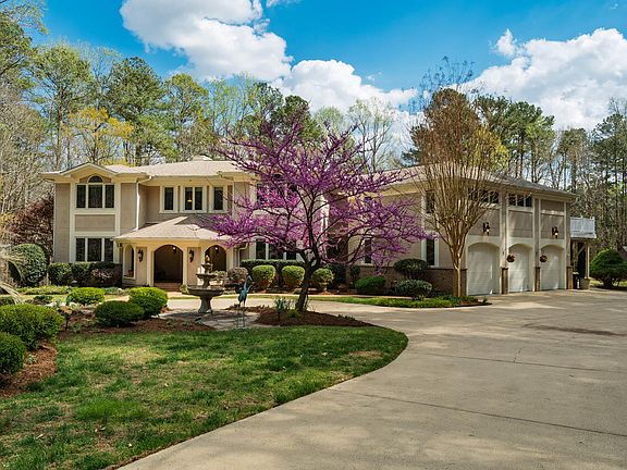 2nd image of 801 Oxbow Crossing Rd