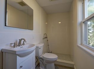 21 Valley Pl FLOOR 3, Edgewater, NJ 07020