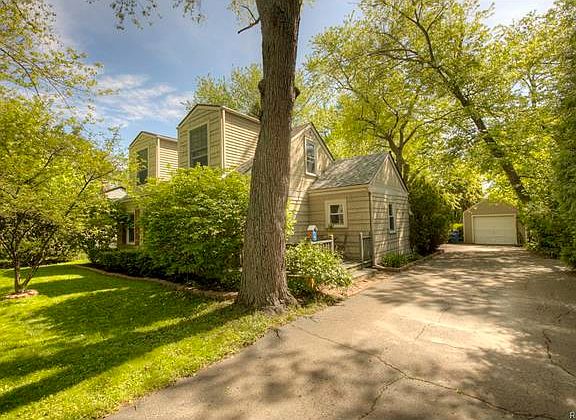 2nd image of 2753 Parkwood Ave