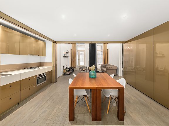 4th image of 16 W 19th St APT 2E