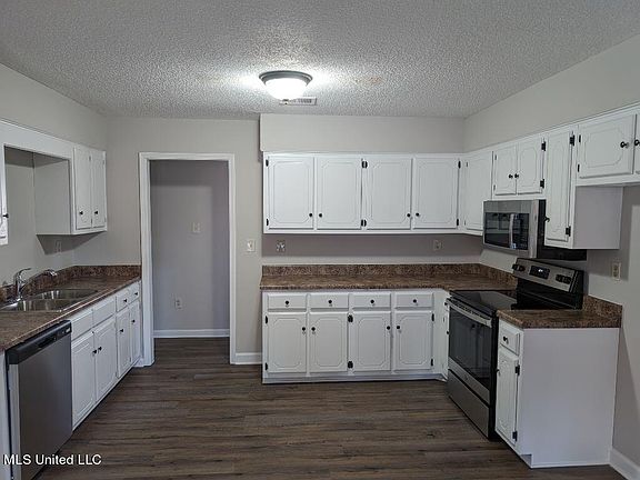 3rd image of 5656 Ingleside Dr