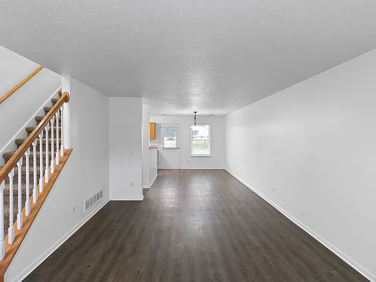 711 Cattail Ln — Photo 9