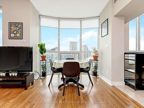 5th image of 208 Enfield Pl #3303