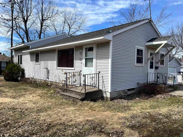 701 1st St, Proctor, MN 55810