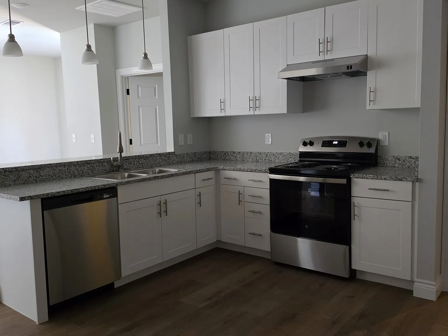 3 bed, 1339 sqft, $950 — Photo 2