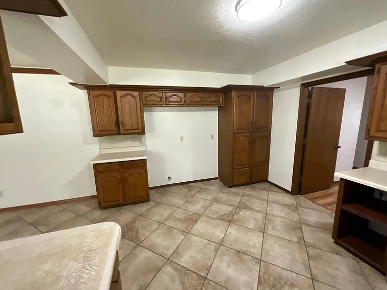 2750 N Midwest Blvd — Photo 7