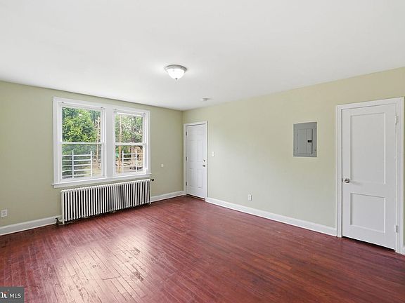 4th image of 3919 R St SE
