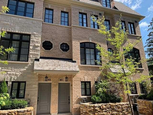 1st image of 260 Royalton Cmn #43