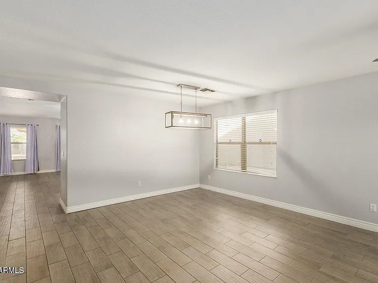 9124 W Elm St — Photo 2