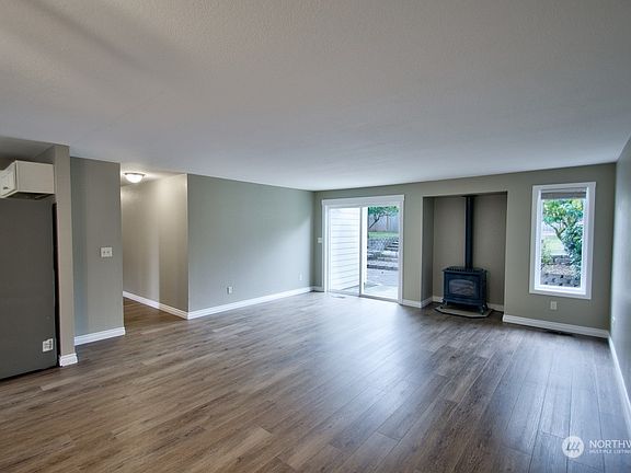 2nd image of 3401 Cherry Blossom Drive NE