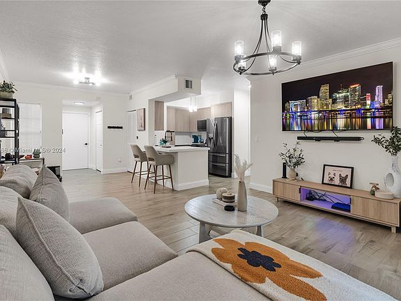 5th image of 2552 Centergate Dr APT 102