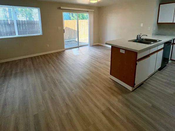 Castle Apartments, 13708 NE 18th St #1, Vancouver, WA 98684