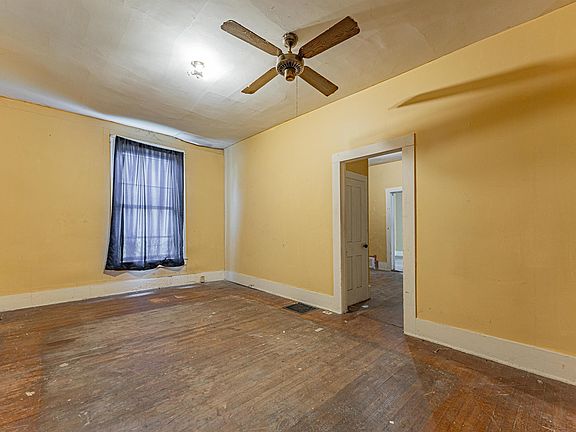3rd image of 917 Broadway St