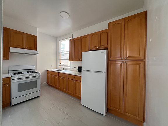 5th image of 1641 Washington St #9