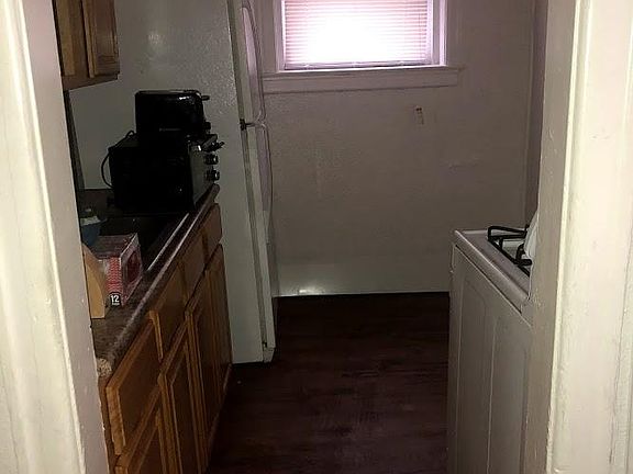 4th image of 6114 N Broad St #3