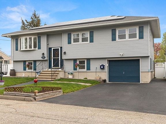 3rd image of 10 Pembroke Dr