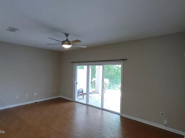 5976 Pavilion Dr — Photo 16