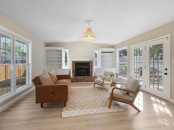 2nd image of 1203 Evergreen Pl