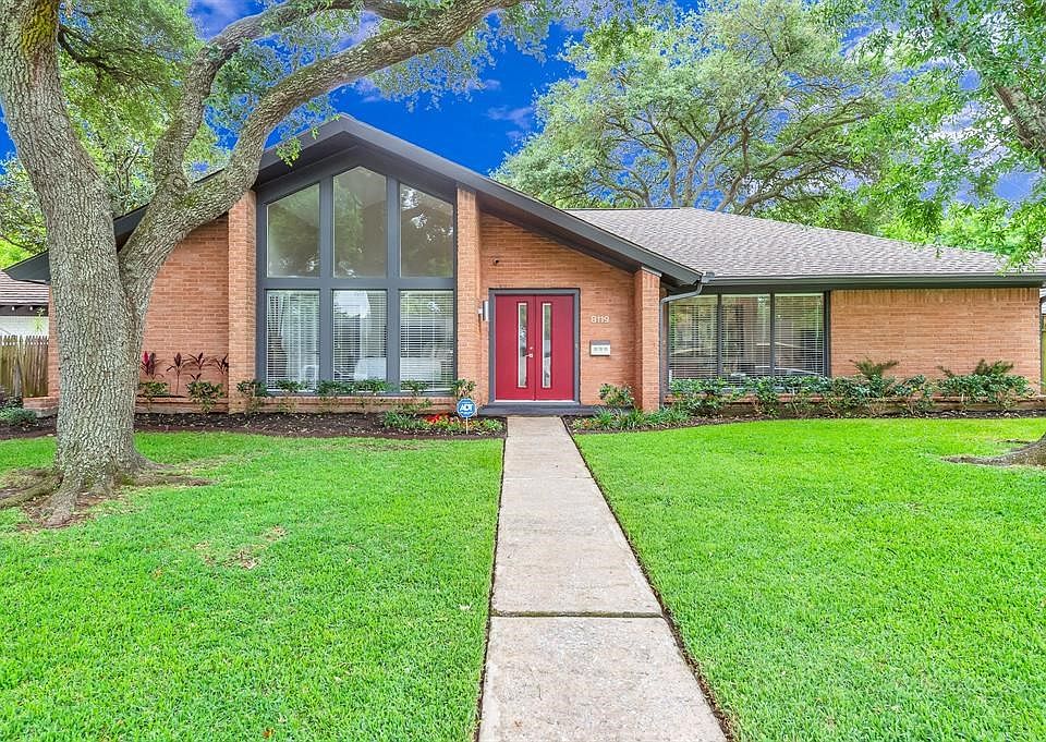 Beautiful contemporary one story home in Braeburn Valley